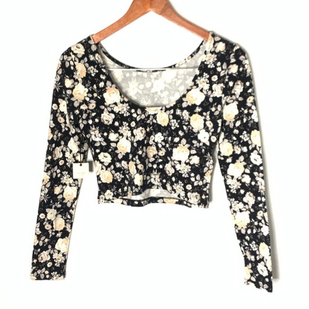3/$25 NWT Forever 21 Floral crop top M